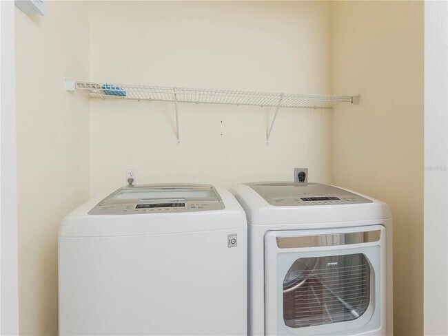 Building Photo - 7595 SW 84th Dr
