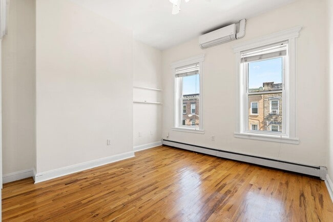 Building Photo - 349 7th St