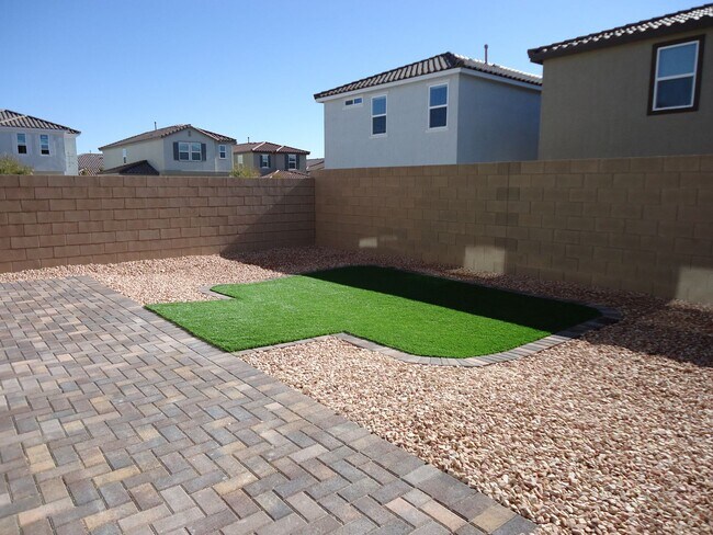 Building Photo - Beautiful two story house at SW area with ...