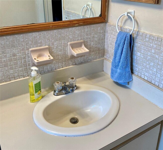 Building Photo - 2460 SW 18th Ave