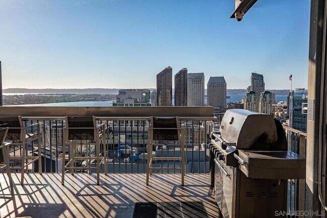 Building Photo - 321 Tenth Ave