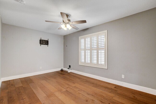 Building Photo - 4 Bedroom in North Las Vegas Near Aliante