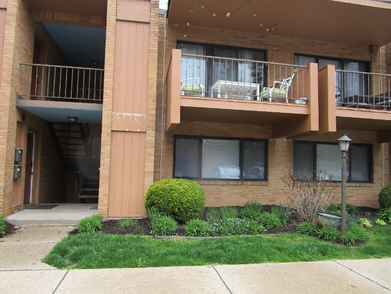 Building Photo - 23 College Ave SE