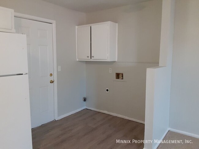 Building Photo - Plainview Apartments 2 Bedroom 1 Bath - Ca...