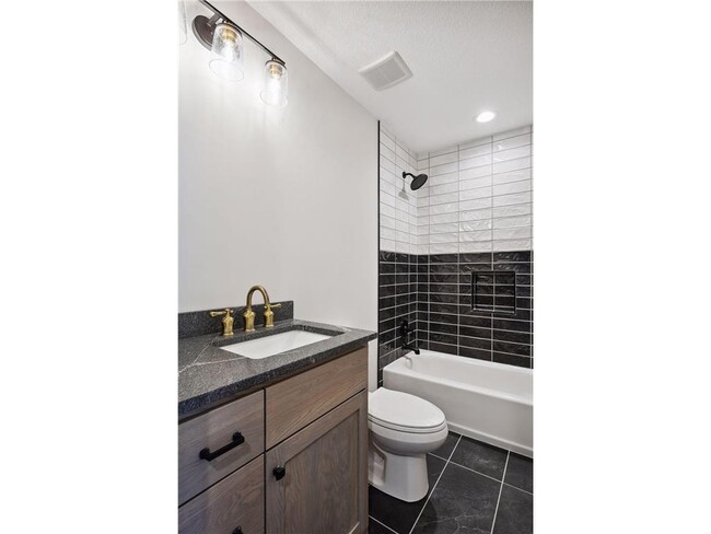 Building Photo - 21845 Byron Cir