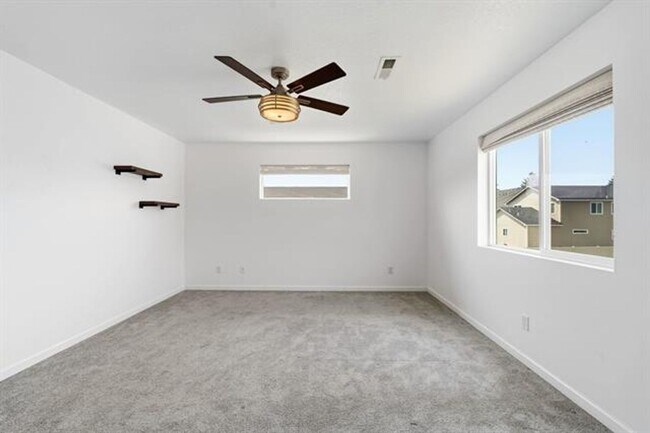 Building Photo - 124 S Glenbrook Ct