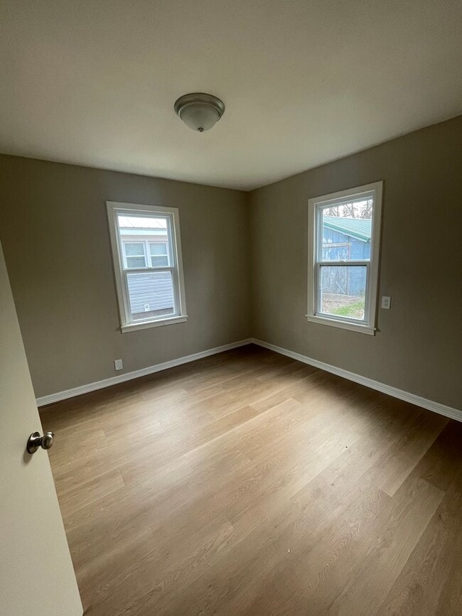 Building Photo - 2 Bedroom 1 Bath Home For Rent