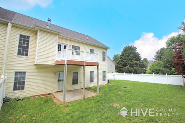 Building Photo - Golf Course Living with Spacious Comfort Inside & Out!