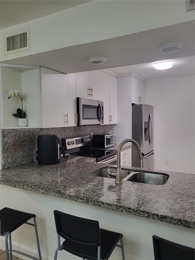 Building Photo - 4555 NW 99th Ave