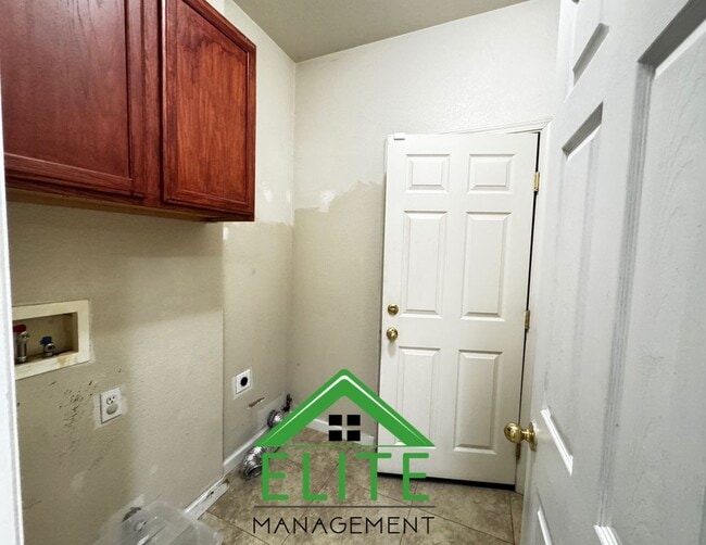 Building Photo - Home Located in the Highly Sought-after No...