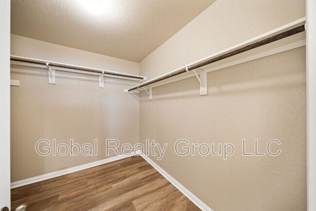 Building Photo - 14947 Cheshire Way
