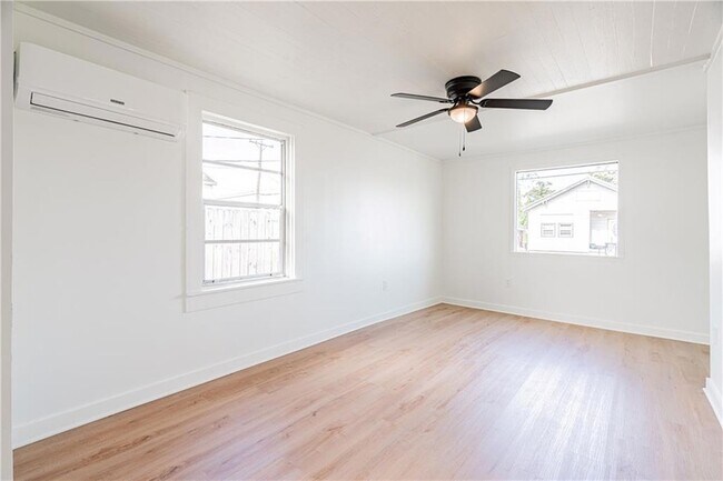 Building Photo - 805 Ave A