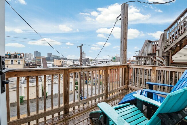 Building Photo - Gorgeous renovated home in Riverside Neigh...