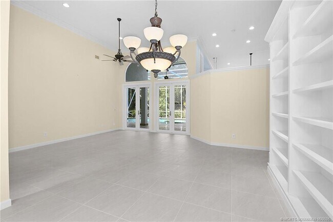 Building Photo - 158 S River Rd