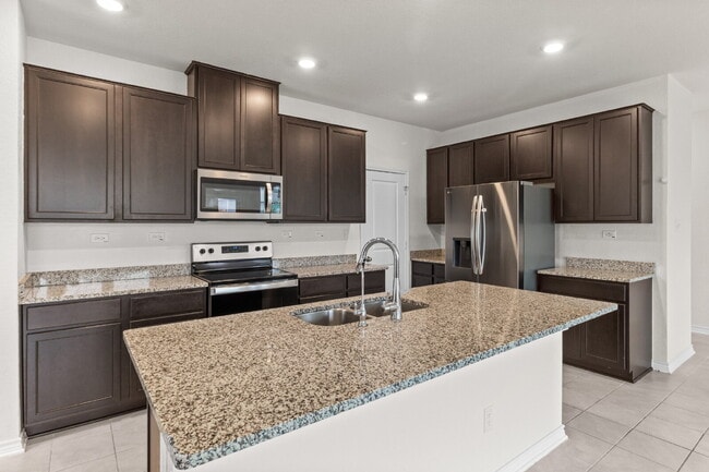 Building Photo - 547 Deer Crest Dr