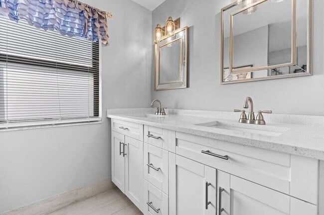 Building Photo - 2363 NW 13th Ct