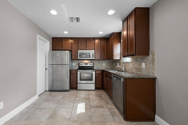 Building Photo - New Windermere Rental