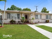 Building Photo - 809 SW 8th Ave