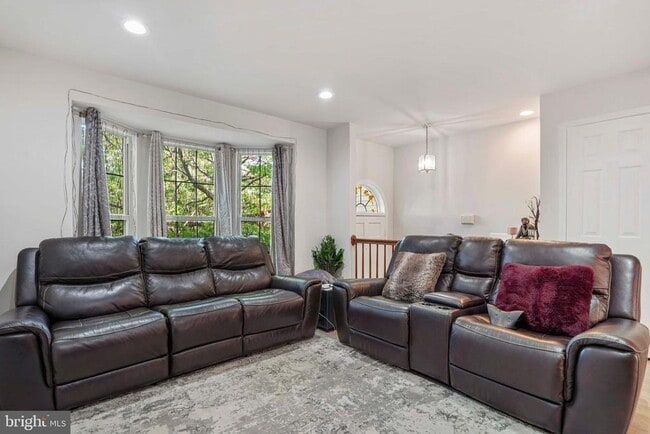 Building Photo - 13118 Plotner Farm Rd