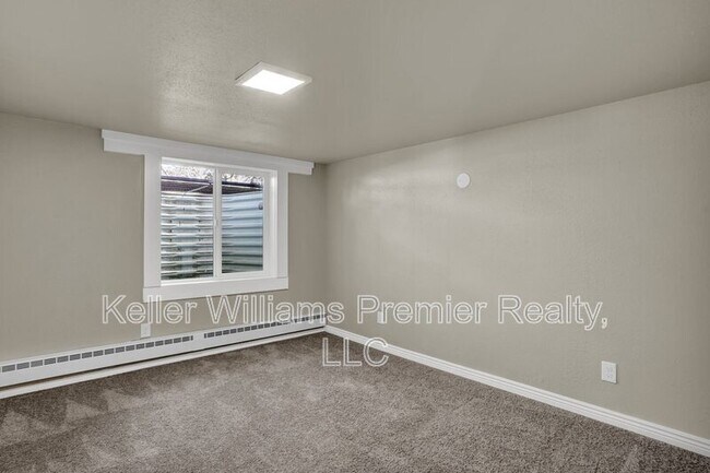 Building Photo - 730 North Meade Ave