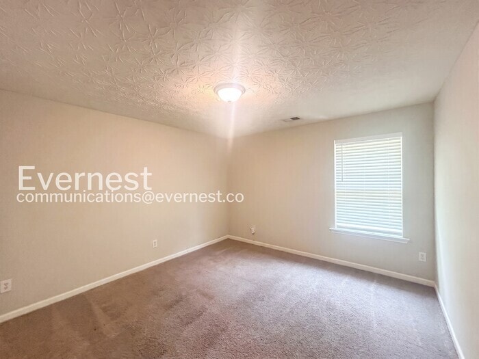 Building Photo - 6621 Waterton Ave SW