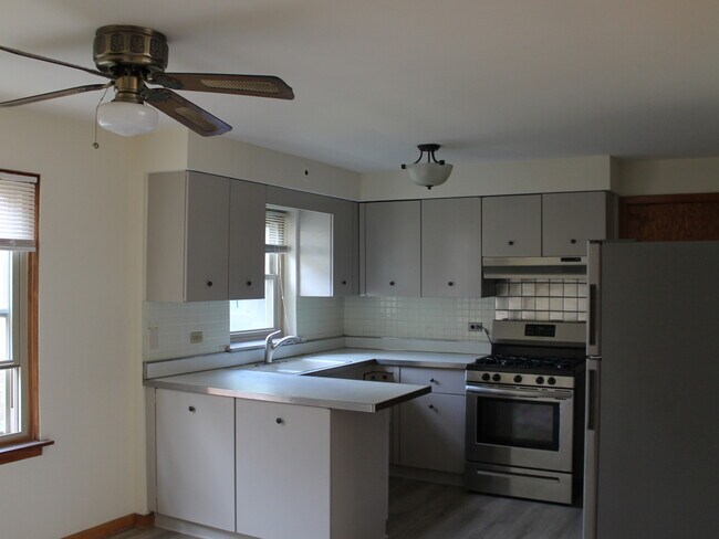Building Photo - 10519 S Artesian Ave