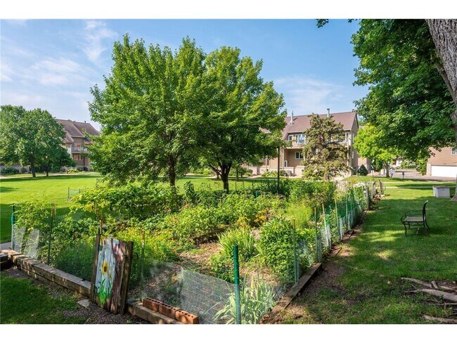 Building Photo - 1425 W 28th St