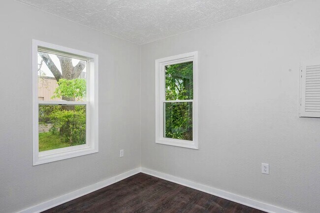 Building Photo - 1226-1222 Shakespeare Ave