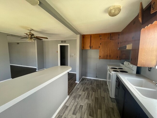 Building Photo - Corner Lot Home – Central City - Corpus Christi, TX