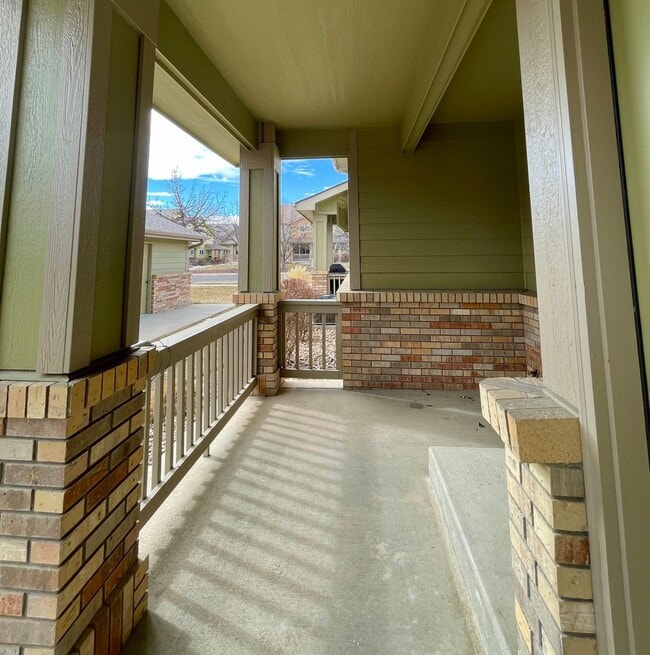 Building Photo - Townhome -2 bed 2.5 bath + bonus area