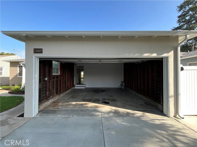 Building Photo - 13607 Huston St