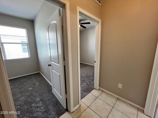 Building Photo - 28945 N Amber Way