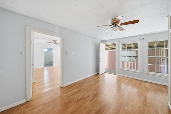 Building Photo - 410 Live Oak St