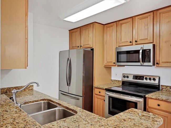 Building Photo - 8933 Manor Loop