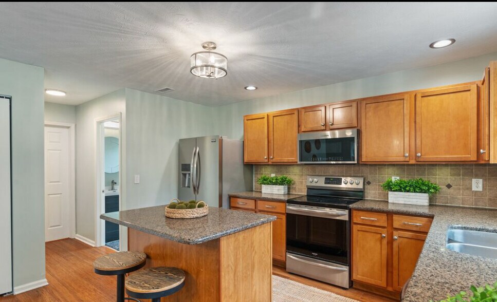 Building Photo - 11763 Igneous Dr