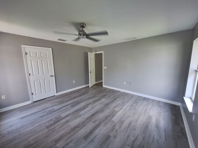 Building Photo - 3/2 Annual Rental Near Atwater Elementary School