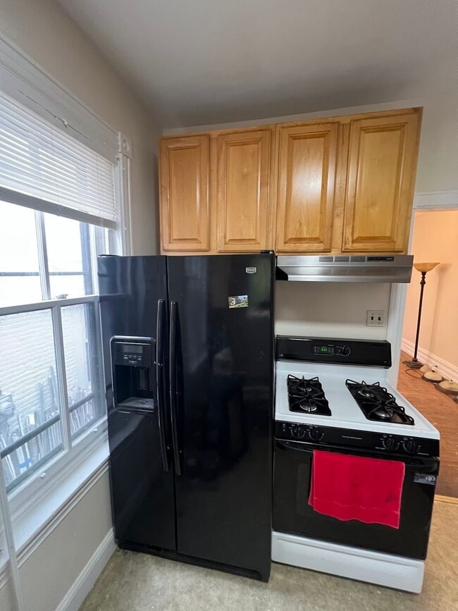 Building Photo - Spacious 5/6 Bedroom/ 2 Bath House for Rent