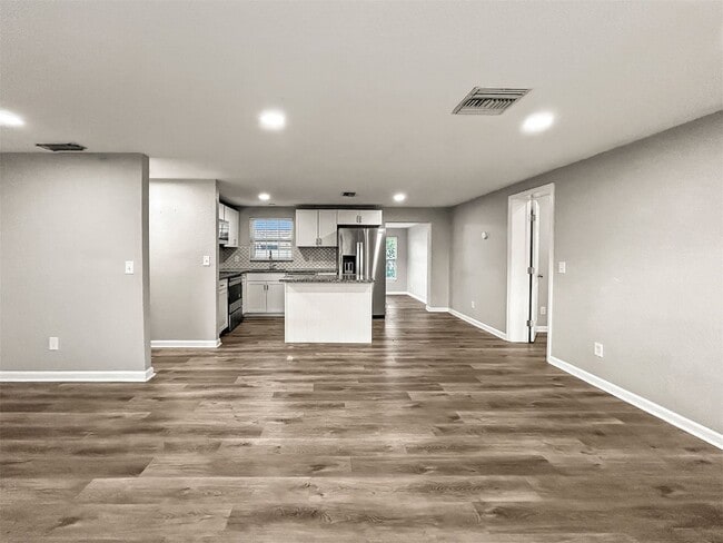 Building Photo - Coastal Waterfront Living in Apollo Beach – 3 Bed | 2 Bath