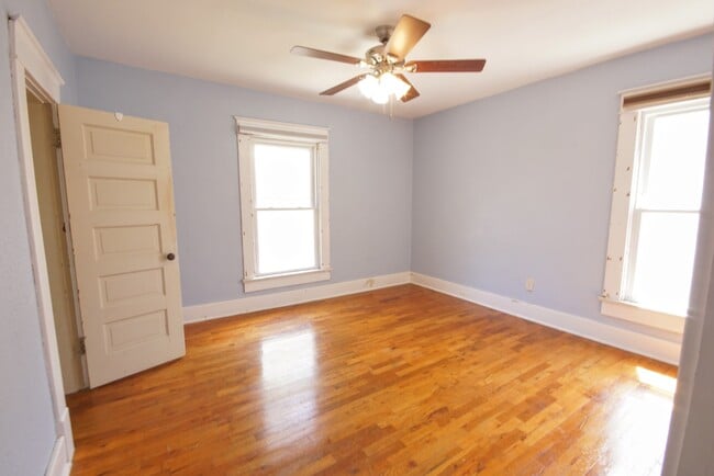 Building Photo - 1263 SW Washburn Ave