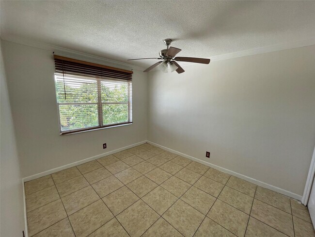 Building Photo - 2420 Johnson St