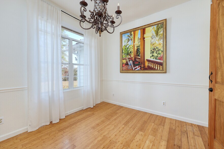 Building Photo - 1335 Maplebrook Dr