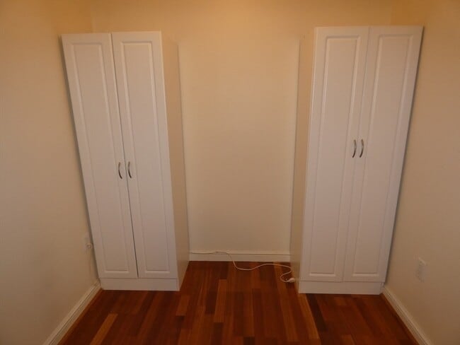 Building Photo - 380 Place Ln