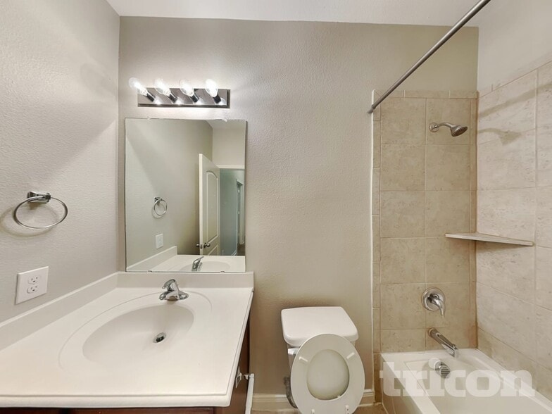 Building Photo - 110 Rushmore Ln