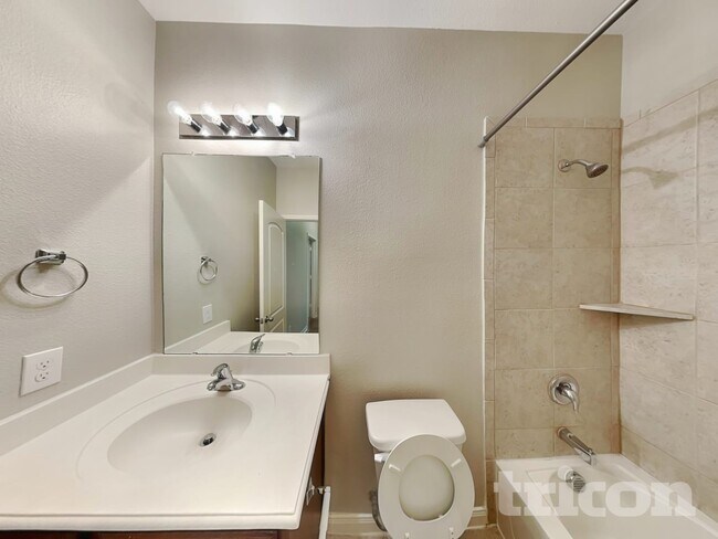 Building Photo - 110 Rushmore Ln