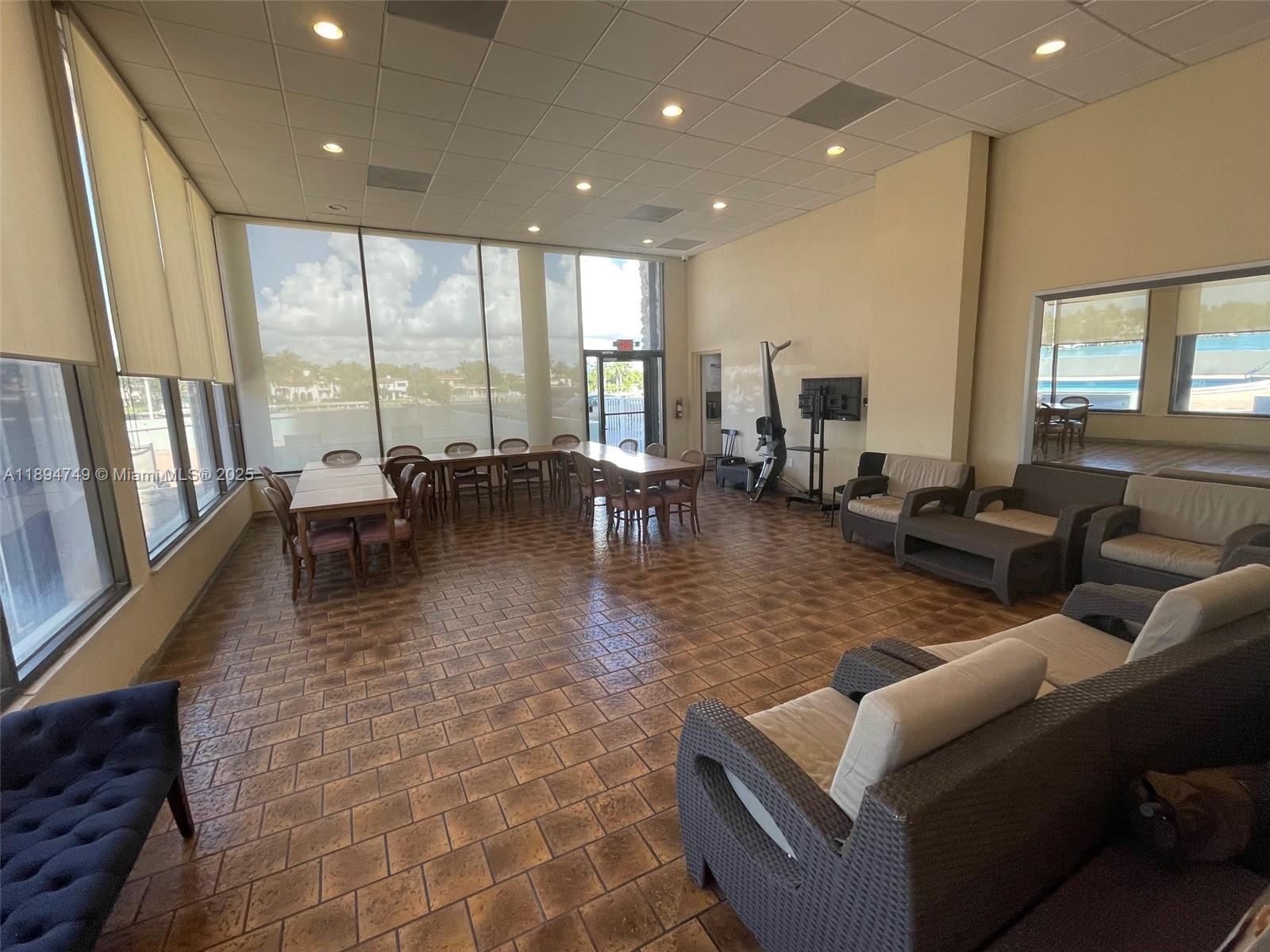 Building Photo - 5838 Collins Ave