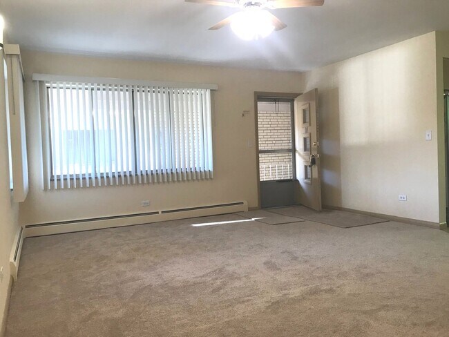 Building Photo - 725 Busse Hwy