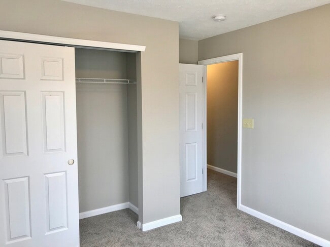 Building Photo - 4 Bedroom 2.5 Bathroom Two Story Brick Front Home in Pike Township!