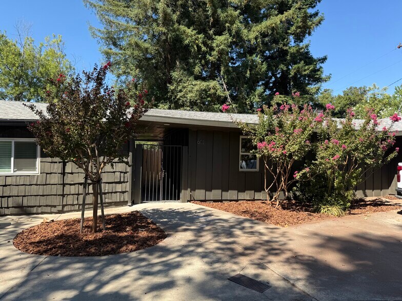 Primary Photo - 3099 Laurel Dr