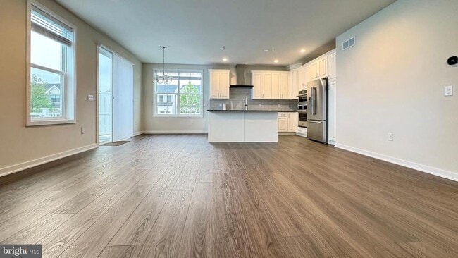 Building Photo - 240 Lilac St