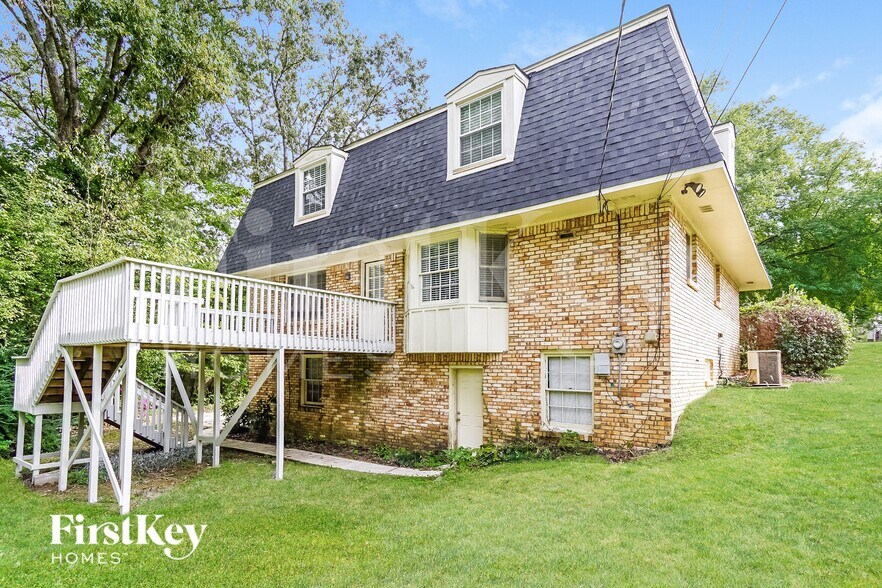 Building Photo - 2204 Lynncrest Ln